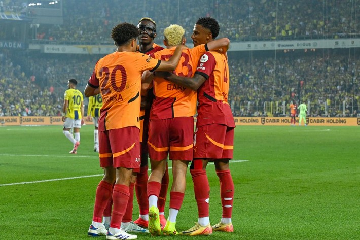 Dursun Özbek iki yıldızı sattı Victor Osimhen'in bonservisini aldı! 65 milyon euroya iş bitti - Resim: 8