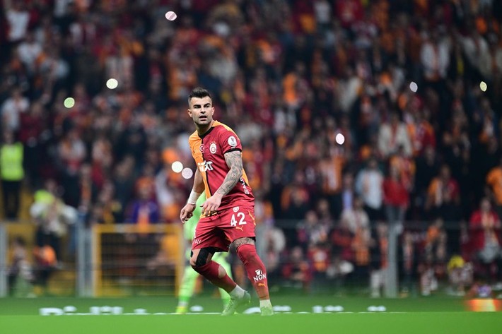 Torreira En Nesyri ve Dzeko'dan daha fazla gol attı ünlü yorumcu çıldırdı: Çöp bunlar çöp! - Resim: 8