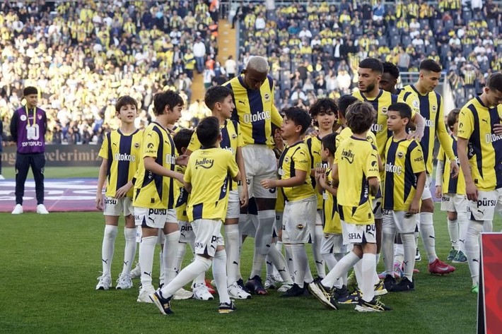 Okan Buruk'a destek olan Yılmaz Vural, Kadıköy'e geldi! Mourinho'ya mesaj verdi - Resim: 1
