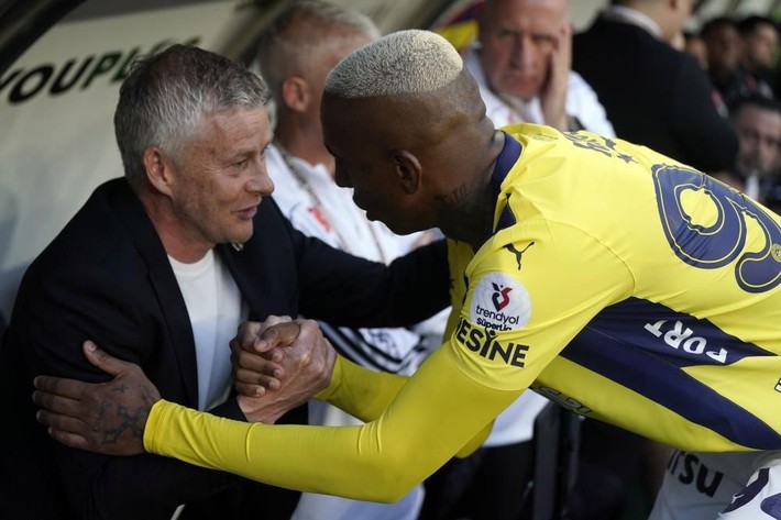 Okan Buruk'a destek olan Yılmaz Vural, Kadıköy'e geldi! Mourinho'ya mesaj verdi - Resim: 2