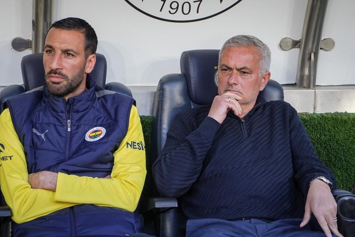 Okan Buruk'a destek olan Yılmaz Vural, Kadıköy'e geldi! Mourinho'ya mesaj verdi - Resim: 8