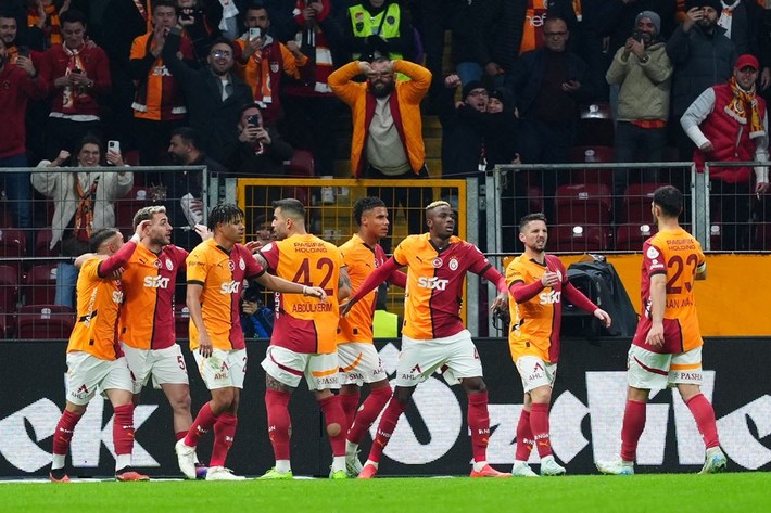Dursun Özbek 4 transferin acısını çıkardı: Derhal istifa et! - Resim: 12