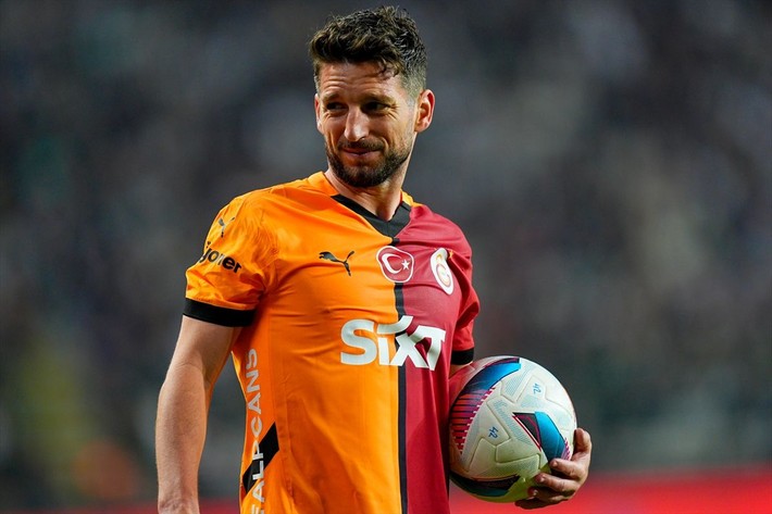 Mertens ve eşi, doğacak kız çocuklarına verecek Türkçe ismi buldu - Resim: 5