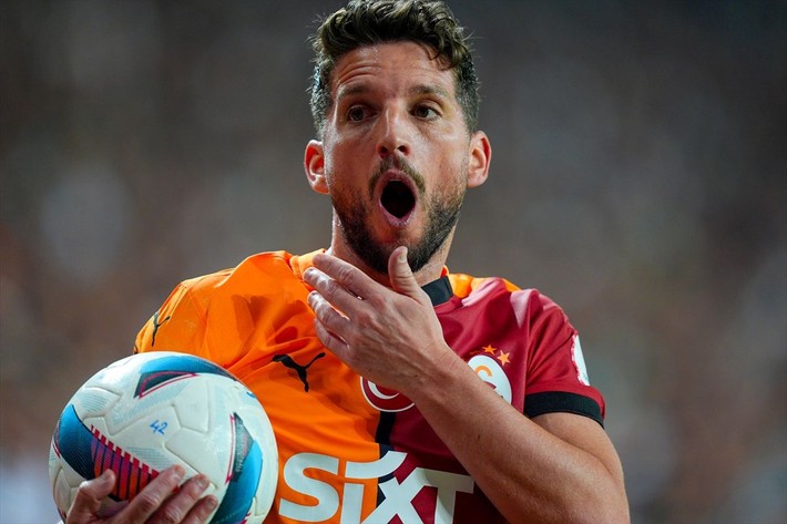Mertens ve eşi, doğacak kız çocuklarına verecek Türkçe ismi buldu - Resim: 6