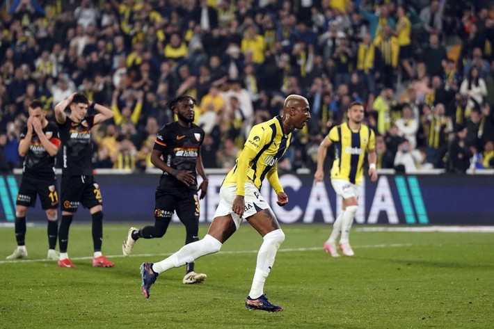 Talisca'dan flaş açıklama! "Adil bir teknik direktör bulunduğunda..." - Resim: 4
