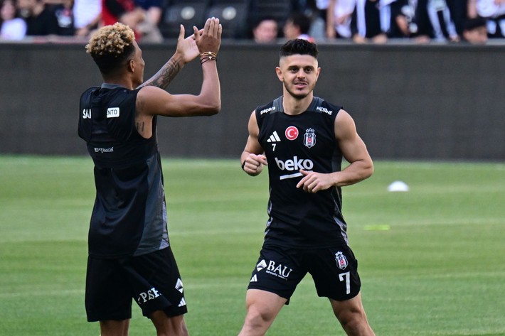 Beşiktaş'ın taraftara açık idmanında sürpriz isim! 19 yıl sonra yeniden sahada - Resim: 5