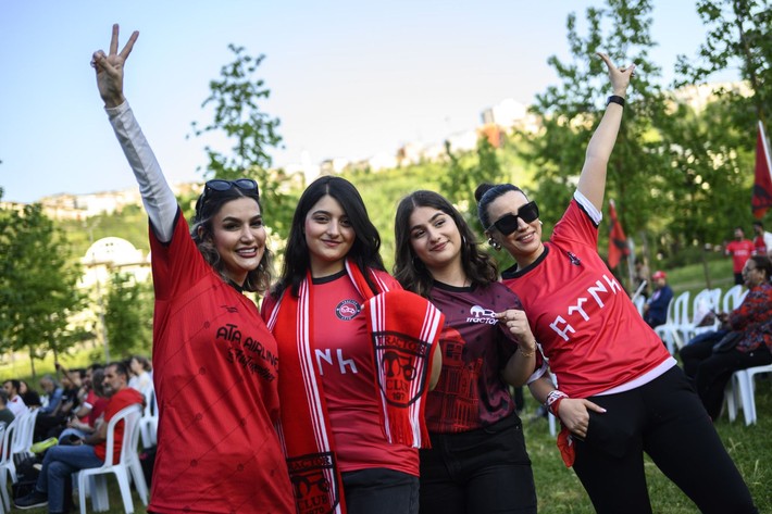 Tarihlerindeki ilk şampiyonluğu İstanbul'da kutladılar - Resim: 2