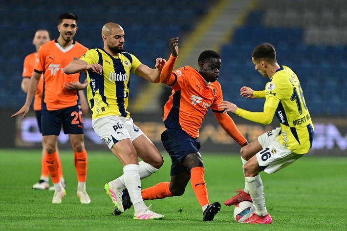 Tadic Talisca'nın üzerine yürüdü! Başakşehir'de gergin anlar - Resim: 2