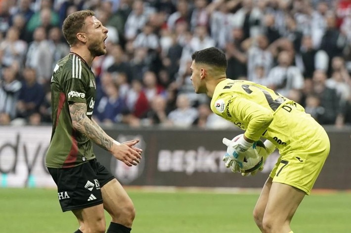 Nihat Kahveci'yi duygulandıran Beşiktaşlı: Efsanedir, alkışlıyorum - Resim: 3