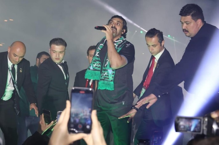 Kocaelispor'un kutlamalarında ünlüler şov yaptı! Oğulcan Çağlayan dans etti - Resim: 7