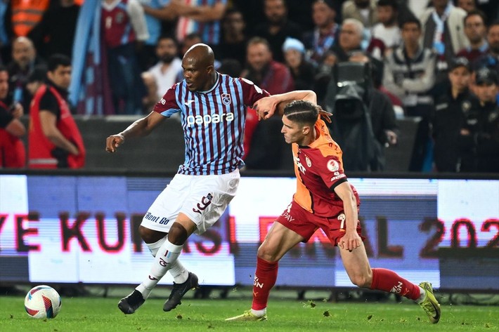 Galatasaray tribünleri yönetimden Osimhen'i istedi! Niyeryalı golcünün tepkisi gündem oldu - Resim: 1