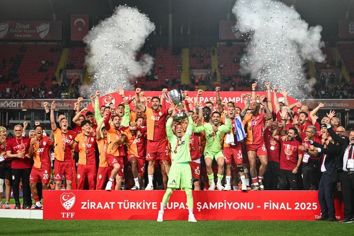 Okan Buruk Türkiye Kupası'nı kazandı ama yıldızını kaybetti! Premier Lig'e götürecekler - Resim: 4
