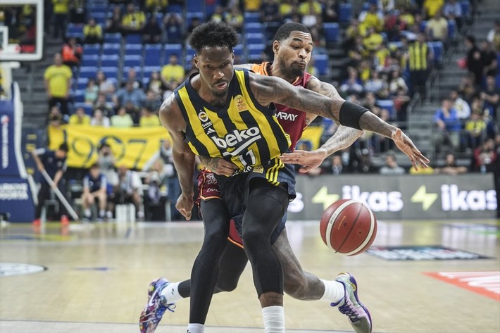 Fenerbahçe Beko - Galatasaray maçında Ali Koç'a yoğun tepki! Anons sonrası ise alkış koptu - Resim: 1