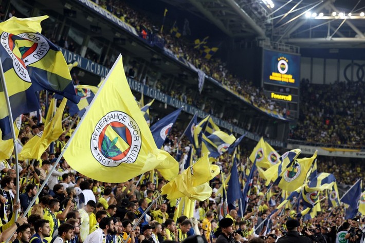 Ali Koç Fenerbahçe Gönüllüleri Derneği'ni bastı! “Siz bizi devirmeye mi çalışıyorsunuz?” - Resim: 2