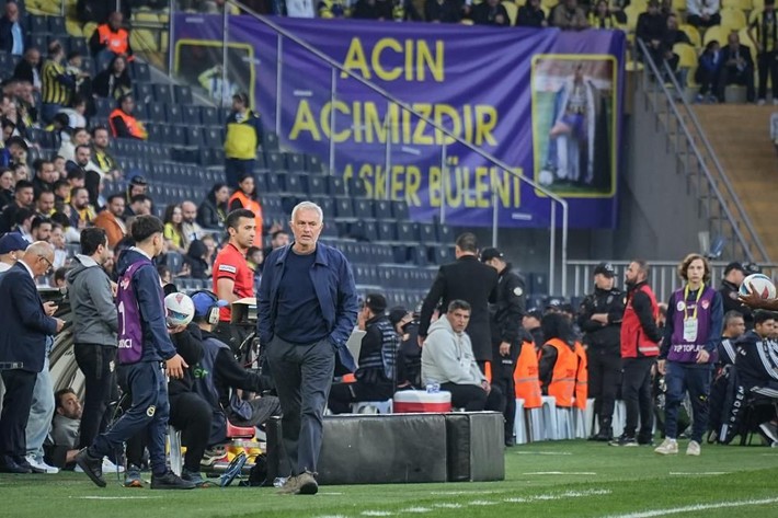 Mourinho'dan Muslera'ya sert mesaj: Galatasaray'ın kutlamalarında gördük - Resim: 7