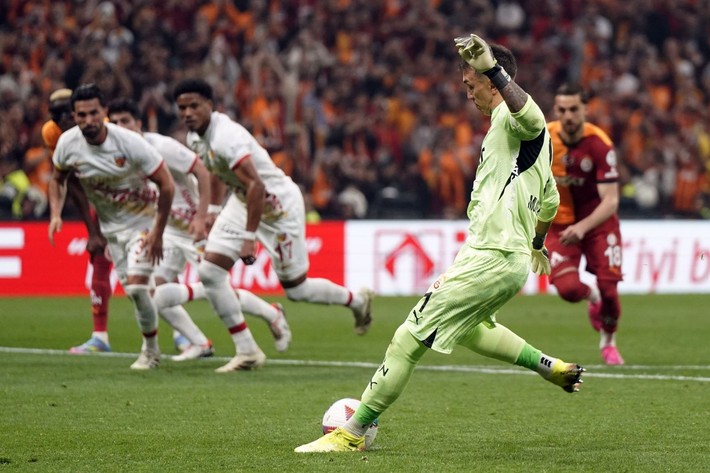 Dursun Özbek'ten Okan Buruk'a 5. yıldız hediyesi! Zaniolo yalnız dönmeyecek - Resim: 3