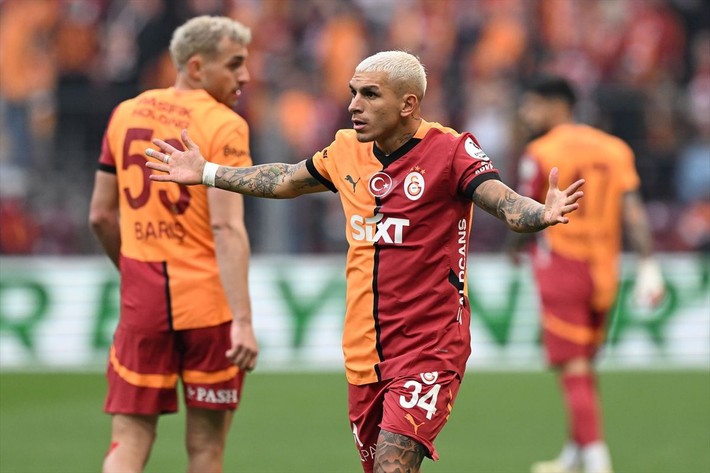 Bazı aşklar unutulmaz! Lucas Torreira Devrim Özkan'a sinyali çaktı - Resim: 1
