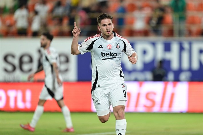 Gabriel Sara'nın ardından Semih Kılıçsoy da Premier Lig'in yolunu tutuyor - Resim: 4