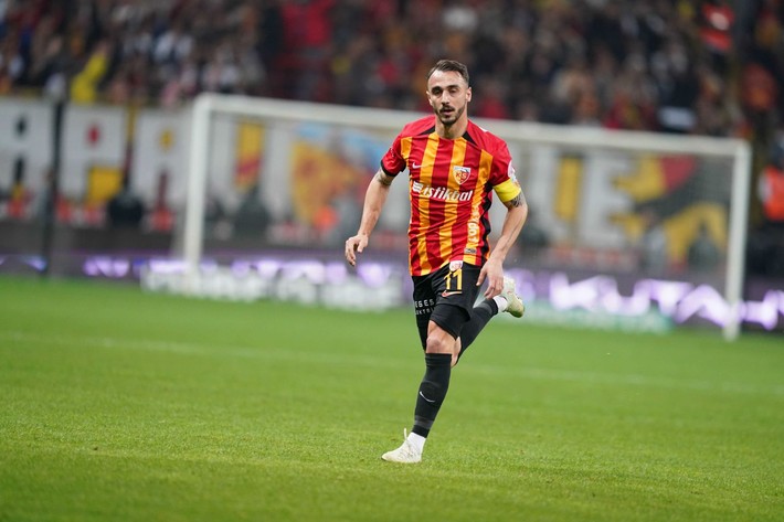 Dursun Özbek Diego Carlos, Skriniar ve Zaha'nın kabusu olan sağ beki istedi! 1 ay önce Fener'i tek başına yıkmıştı - Resim: 11