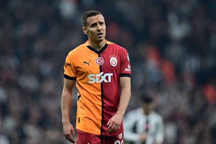 Dursun Özbek Mancini'nin sağ bekini çekip aldı: Yeter artık ne Jelert'i ne de Frankowski'yi görmek istiyorum - Resim: 4