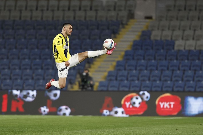 Ali Koç Fikret Orman'ın hocasıyla anlaşmaya vardı! Fenerbahçe Mourinho'dan kurtuldu - Resim: 2