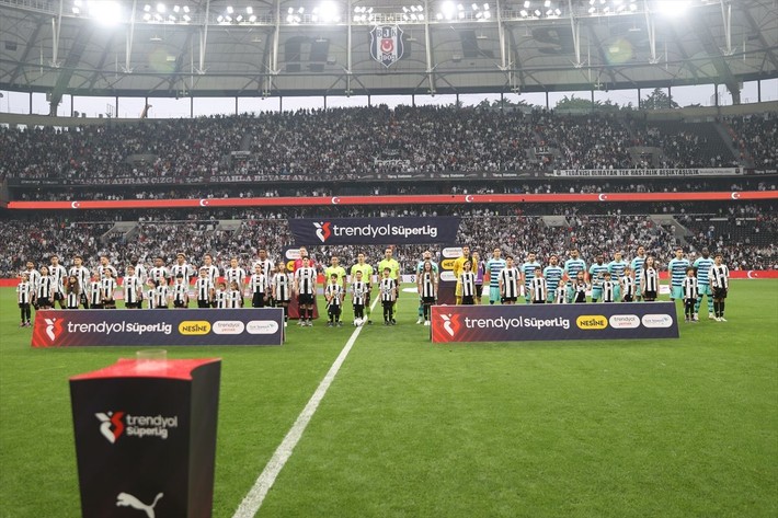 Mağlubiyetin ardından taraftarı alkışladı, tepkiyle karşılaştı! Ole Gunnar Solskjaer şoke oldu - Resim: 5