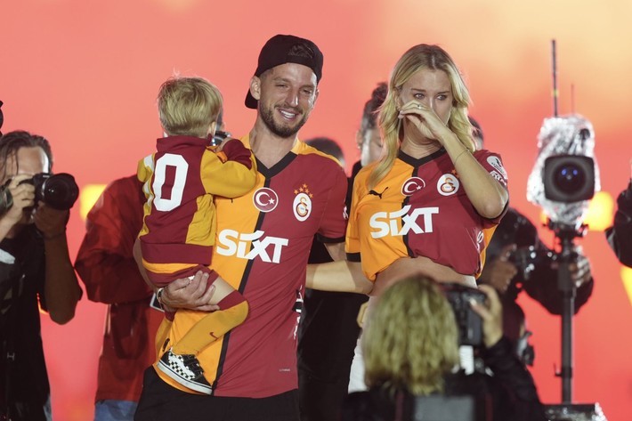 Yenikapı'da Galatasaray'a veda etti! Gözyaşlarına boğuldu - Resim: 1