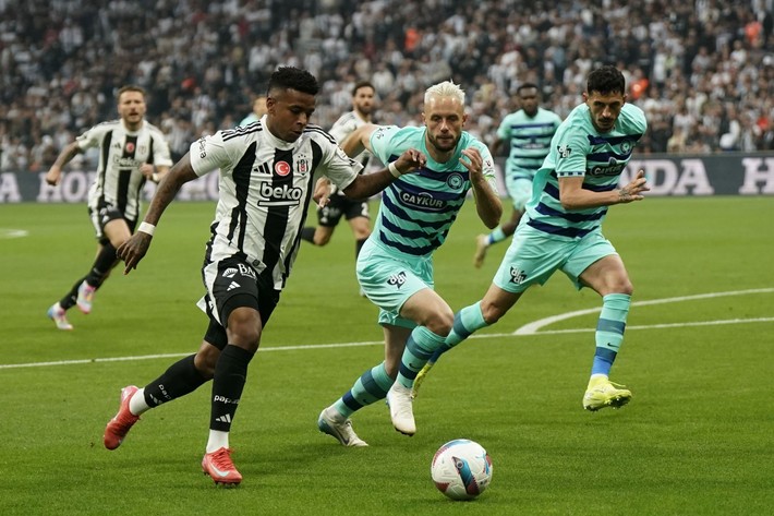 Mağlubiyetin ardından taraftarı alkışladı, tepkiyle karşılaştı! Ole Gunnar Solskjaer şoke oldu - Resim: 1