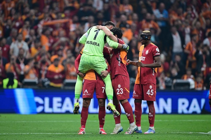 Okan Buruk Muslera sonrası kaleyi emanet edeceği ismi buldu! Şampiyonlar Ligi faktörü - Resim: 4