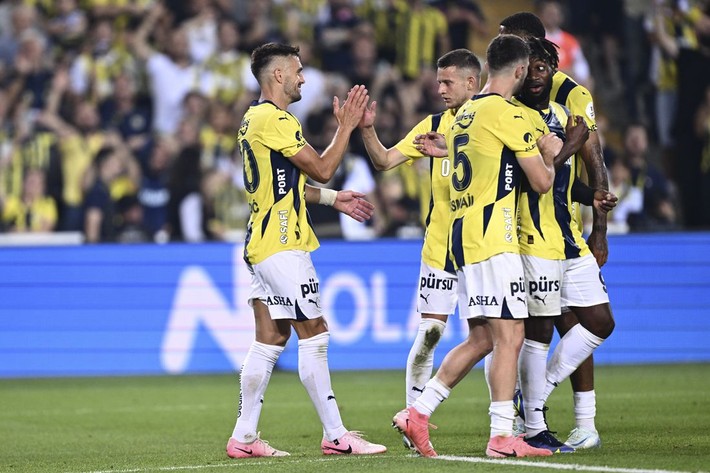Ali Koç ile Hakan Safi arasında Mourinho kavgası çıktı: 4-2 kaybetmişiz sen hala kalsın diyorsun - Resim: 2