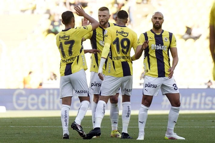 Taraftarlardan Ali Koç'a çağrı! "Üçü hariç hepsi gitsin" - Resim: 1
