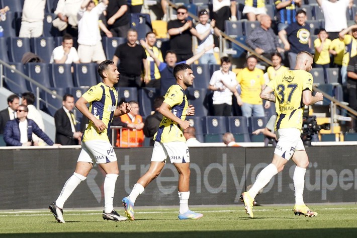 Taraftarlardan Ali Koç'a çağrı! "Üçü hariç hepsi gitsin" - Resim: 4