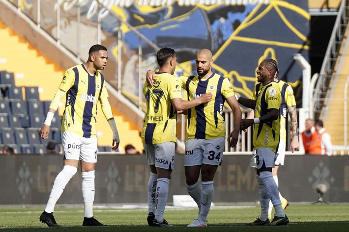 Taraftarlardan Ali Koç'a çağrı! "Üçü hariç hepsi gitsin" - Resim: 5