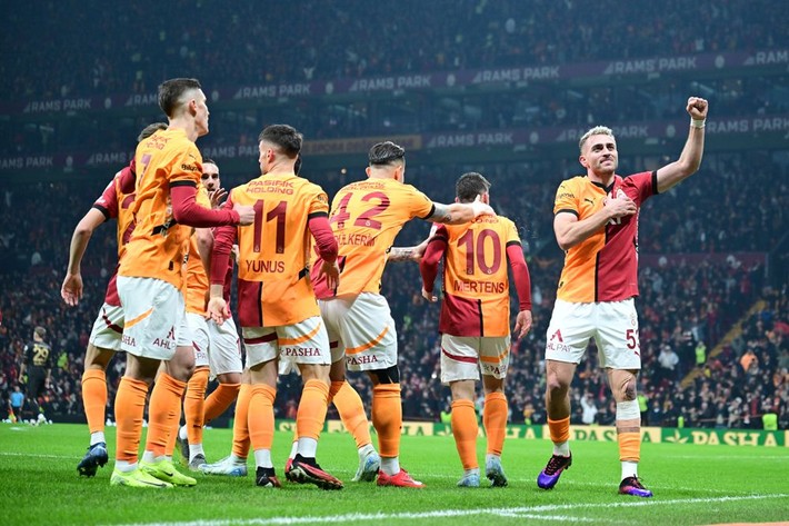 Victor Osimhen Galatasaray'da kaldı! Ağabeyi resmen açıkladı: Gitmiyoruz - Resim: 2