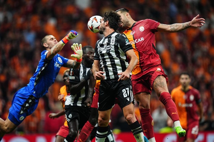 Dursun Özbek Dominik Livakovic'le kaleci krizini çözdü: Evet ben Galatasaray'la anlaştım - Resim: 3