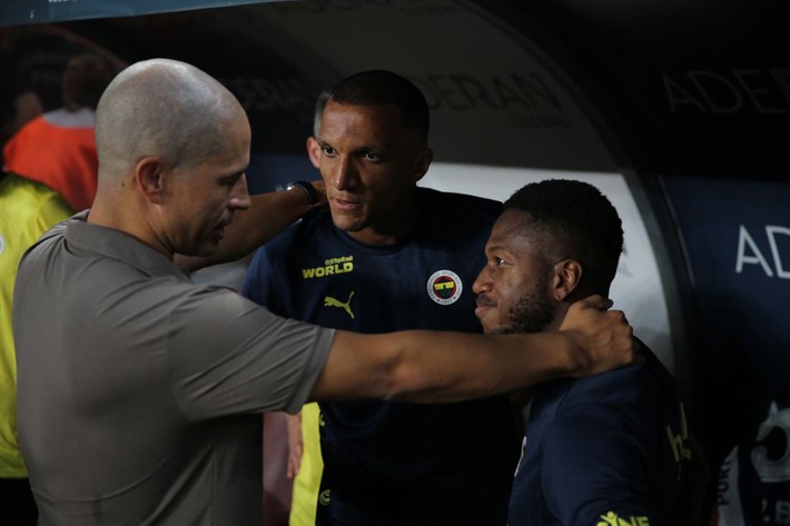 Ali Koç Fenerbahçe'de 6 kupa kaldırmış efsaneyi Sportif Direktör yaptı! - Resim: 6