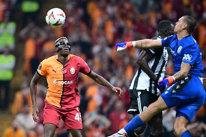 Dursun Özbek'in imdadına Tadic'le Ziyech yetişti: Sizin sayenizde kaleci sorunumuz bitti - Resim: 14