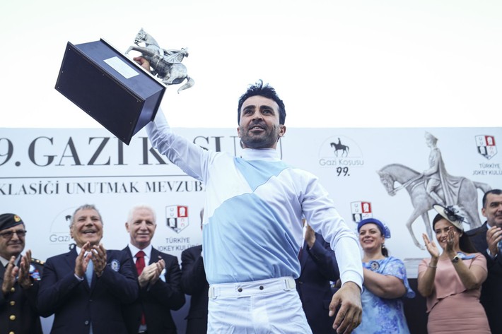 Gazi Koşusu'nu kazanan Ahmet Çelik yuhalandı! Nedeni belli oldu - Resim: 6