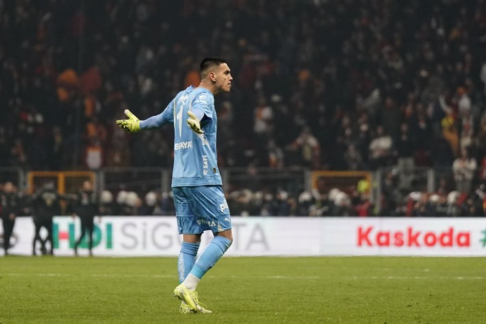 Mourinho kararını verdi! Uğurcan transferi iptal olunca Livakovic'in eldivenleri... - Resim: 5