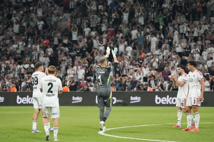 Beşiktaş tribünlerinden protesto ve Sergen Yalçın sesleri - Resim: 8