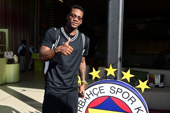 Jhon Duran: Manchester United'dan teklif aldım Fenerbahçe'ye söz verdim! - Resim: 4