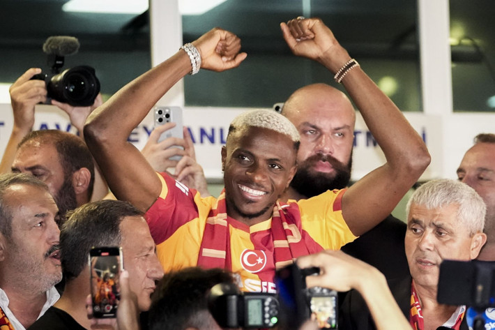Osimhen videosunda Ederson göndermesi! Taraftar ince detayı yakaladı - Resim: 2