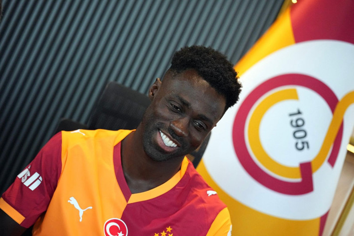Galatasaray'da 3 futbolcu resmen imzaladı - Resim: 1