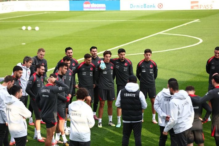 A Milli Takım idmanına sürpriz iki futbolcu katıldı - Resim: 2