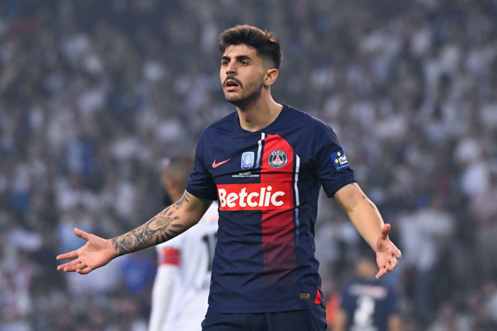 US Gilloise ve Fenerbahçe maçları Buruk'un dilini yaktı! Özbek yeniden yıldız ismin peşine düştü - Resim: 4