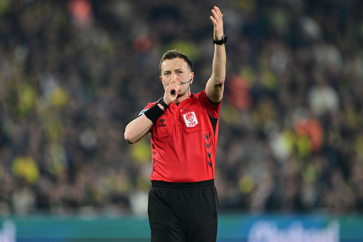 Galatasaray-Fenerbahçe derbisine atanan Yasin Kol için büyük tepki: Bu durumdan hiç mi utanç duymuyorsunuz? - Resim: 1