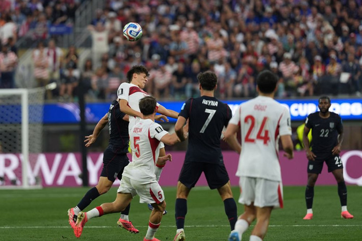 3-2'lik zaferin ardından sert manşet: Kadro kumarın bir işe yaramadı - Resim: 5