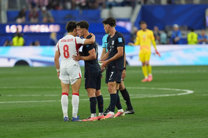3-2'lik zaferin ardından sert manşet: Kadro kumarın bir işe yaramadı - Resim: 8