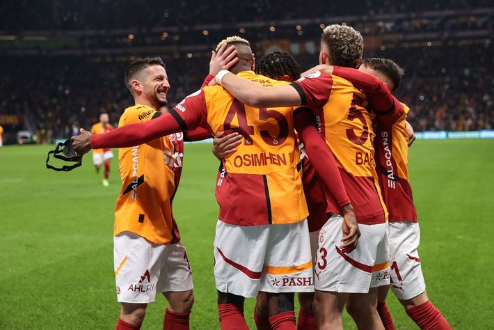 Dursun Özbek 4 transferin acısını çıkardı: Derhal istifa et! - Resim: 13