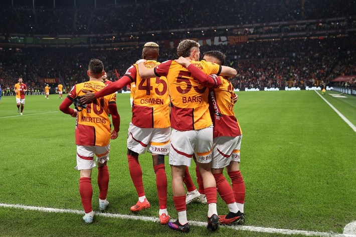 Dursun Özbek 4 transferin acısını çıkardı: Derhal istifa et! - Resim: 14
